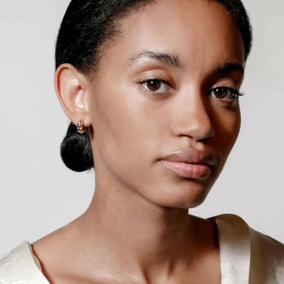 ✨18K Gold Plated Mini Croissant twist hoops - Picture 3 of 4